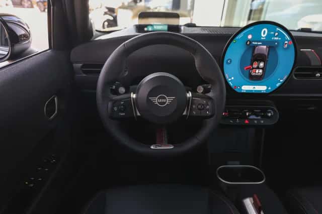 MINI Hatchback (2026) thumbnail 3