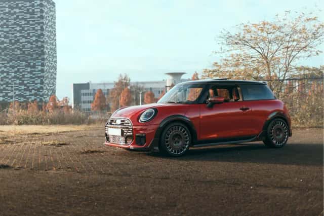 MINI Hatchback (2025) thumbnail 1