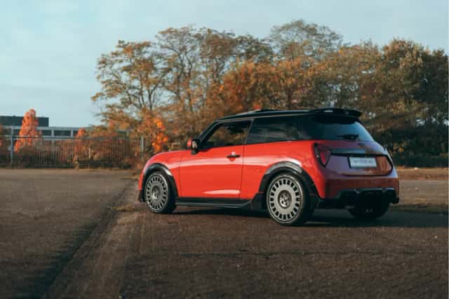 MINI Hatchback (2025) thumbnail 2
