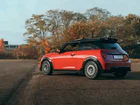 MINI Hatchback (2025) thumbnail 2