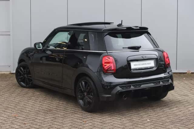 MINI Cooper (2024) thumbnail 2