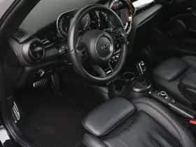 MINI Cooper (2024) thumbnail 3