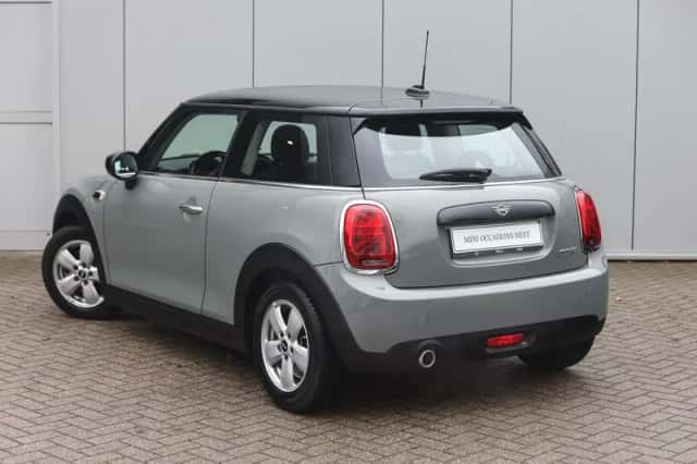 MINI Hatchback (2021) thumbnail 2