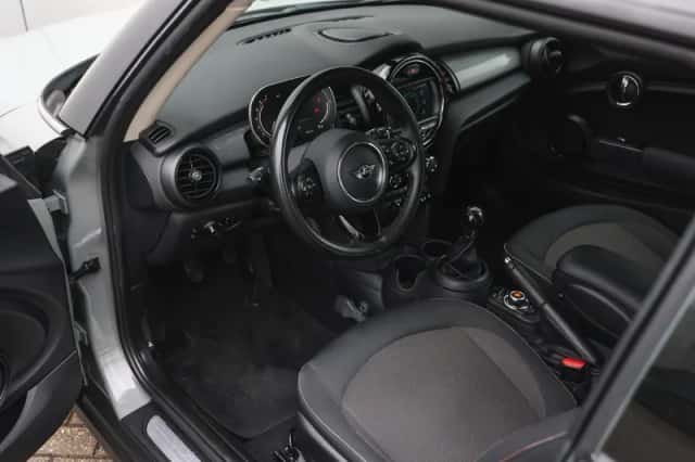 MINI Hatchback (2021) thumbnail 3
