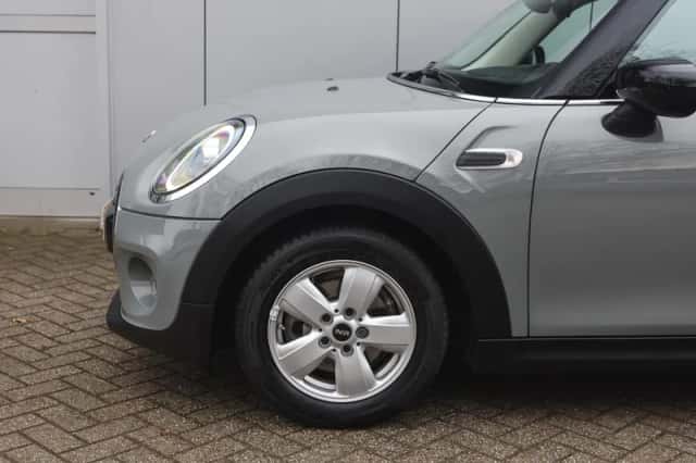 MINI Hatchback (2021) thumbnail 4