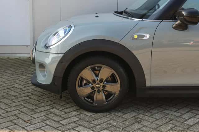 MINI Electric (2020) thumbnail 4