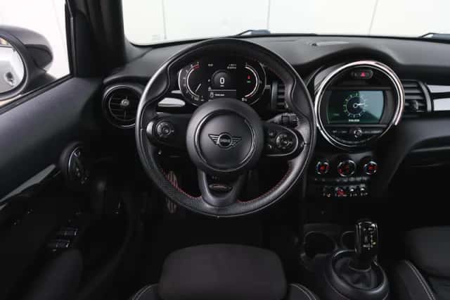 MINI Hatchback (2021) thumbnail 3