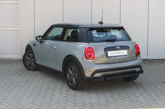 MINI Hatchback (2023) thumbnail 2