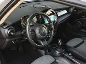 MINI Hatchback (2023) thumbnail 3