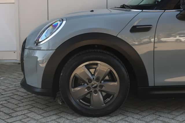 MINI Hatchback (2023) thumbnail 4