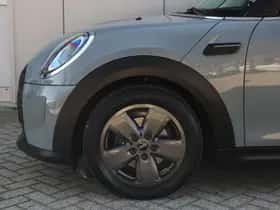 MINI Hatchback (2023) thumbnail 4