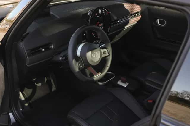 MINI Hatchback (2026) thumbnail 3