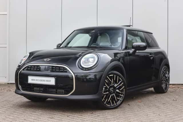 MINI Hatchback (2026) thumbnail 1