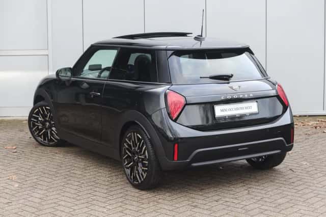 MINI Hatchback (2026) thumbnail 2