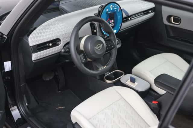 MINI Hatchback (2026) thumbnail 3