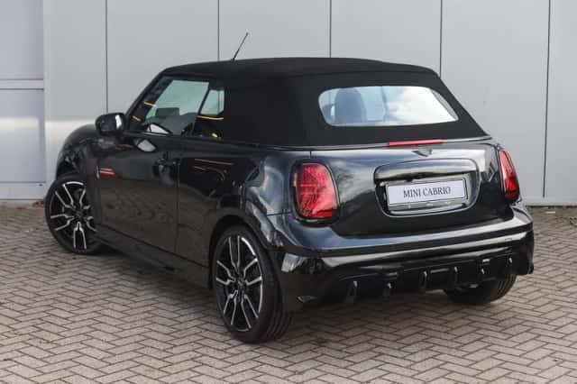 MINI Cabrio (2026) thumbnail 2