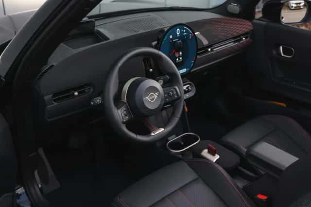 MINI Cabrio (2026) thumbnail 3