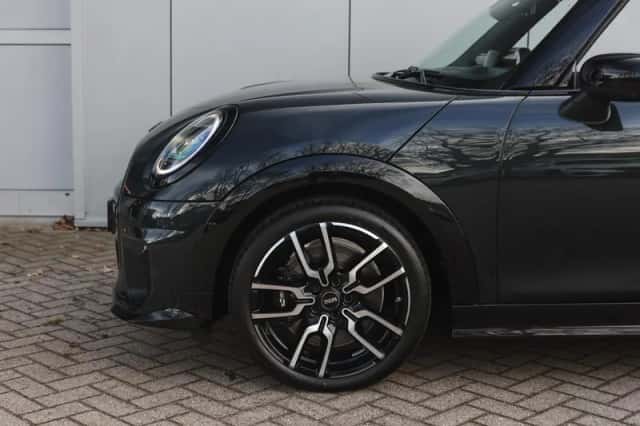 MINI Cabrio (2026) thumbnail 4