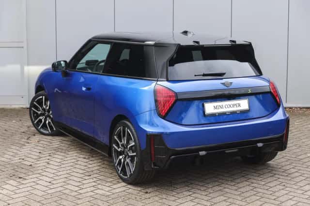 MINI Hatchback (2026) thumbnail 2