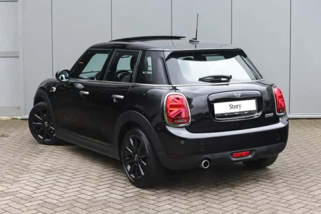 MINI Hatchback (2019) thumbnail 2