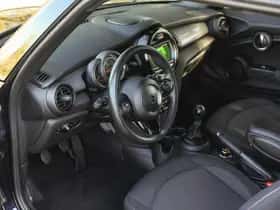 MINI Hatchback (2020) thumbnail 3
