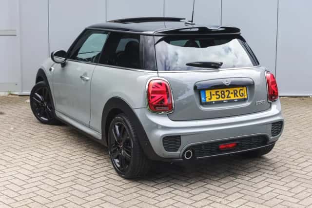 MINI Hatchback (2020) thumbnail 2