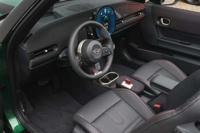 MINI Cabrio (2026) thumbnail 3