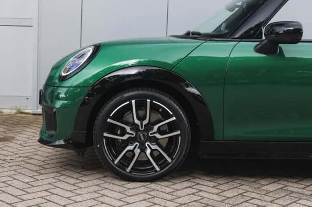 MINI Cabrio (2026) thumbnail 4