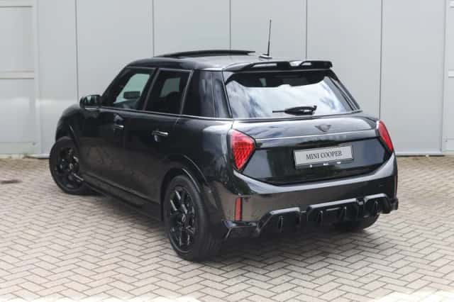 MINI Hatchback (2026) thumbnail 2