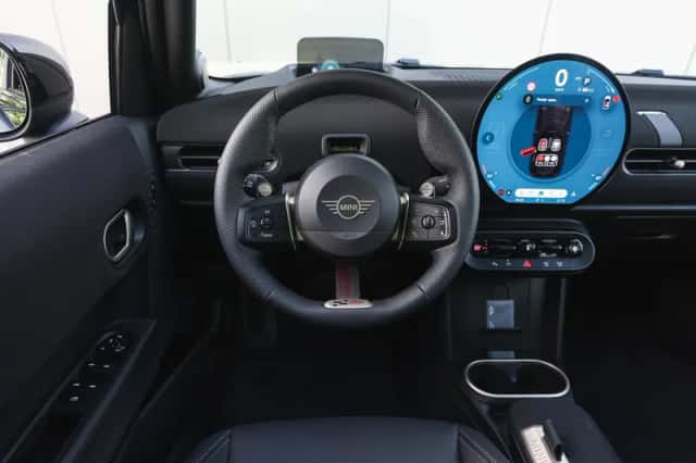 MINI Hatchback (2026) thumbnail 3