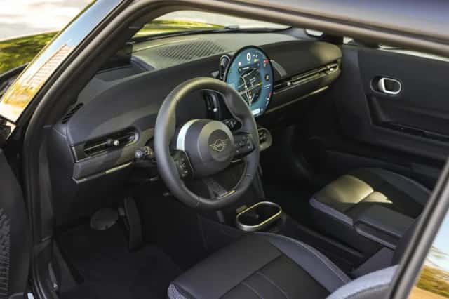 MINI Hatchback (2026) thumbnail 3