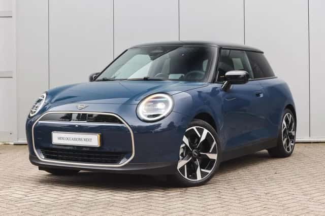 MINI Hatchback (2026) thumbnail 1