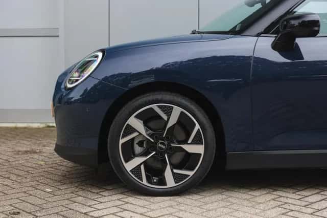 MINI Hatchback (2026) thumbnail 4