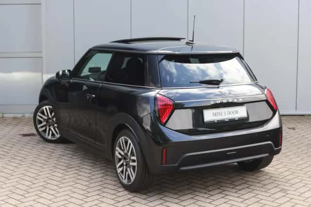 MINI Hatchback (2026) thumbnail 2