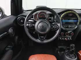 MINI Hatchback (2019) thumbnail 3