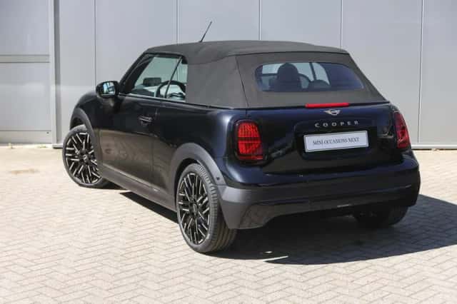 MINI Cabrio (2026) thumbnail 2