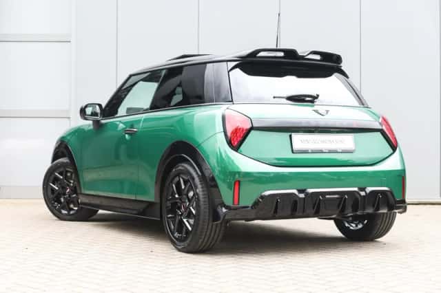 MINI Hatchback (2024) thumbnail 2
