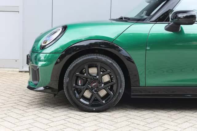 MINI Hatchback (2024) thumbnail 4