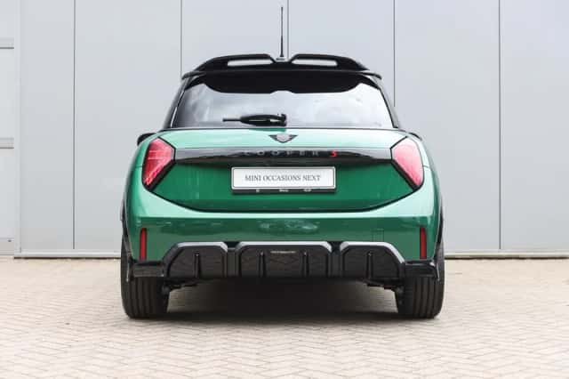 MINI Hatchback (2024) thumbnail 6