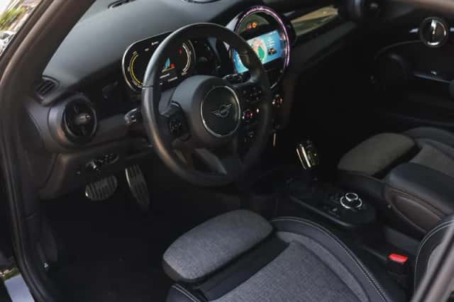 MINI Electric (2022) thumbnail 3