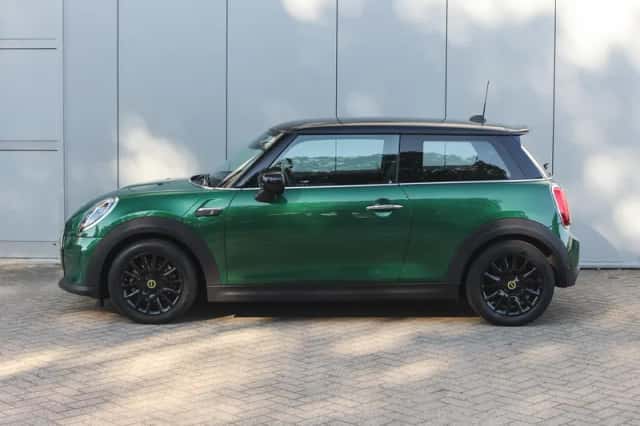 MINI Electric (2022) thumbnail 6