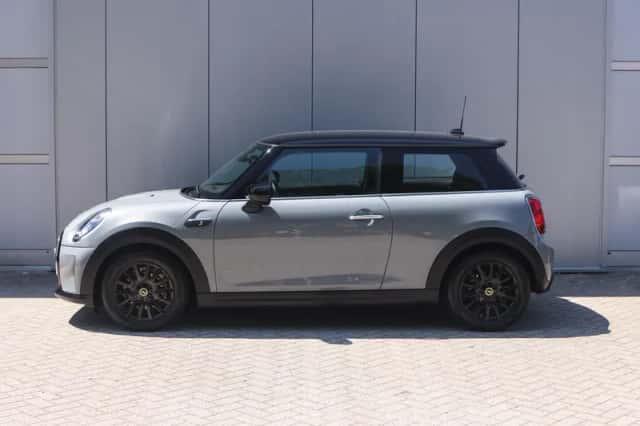 MINI Electric (2022) thumbnail 6