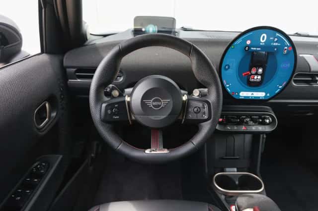 MINI Hatchback (2026) thumbnail 3