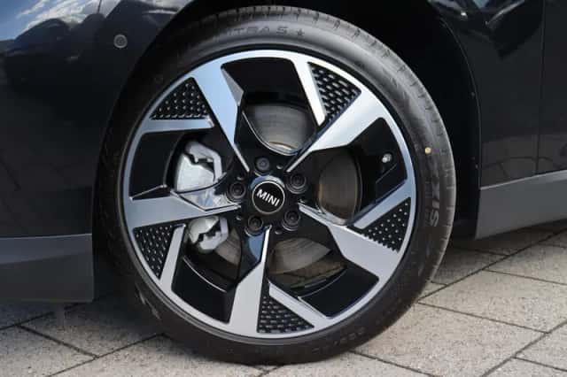 MINI Cooper (2026) thumbnail 3