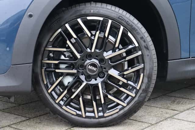 MINI Hatchback (2026) thumbnail 4