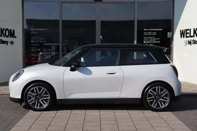 MINI Hatchback (2026) thumbnail 4