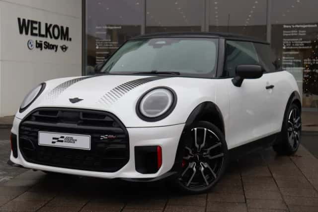 MINI Hatchback (2026) thumbnail 1