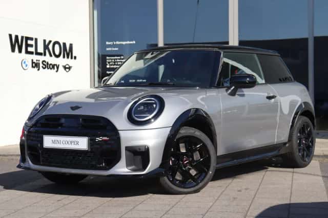 MINI Hatchback (2025) thumbnail 1