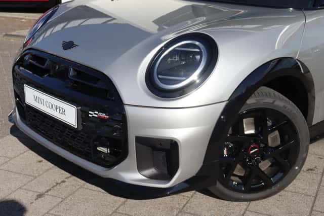 MINI Hatchback (2025) thumbnail 3