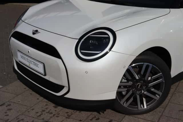 MINI Hatchback (2026) thumbnail 3